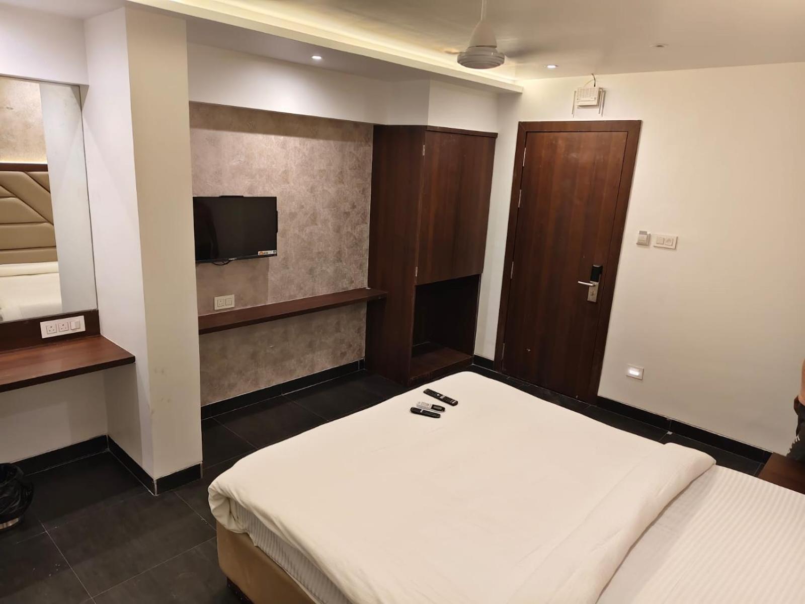 Hotel Dakshin Grandeur Νάβι Μουμπάι Εξωτερικό φωτογραφία