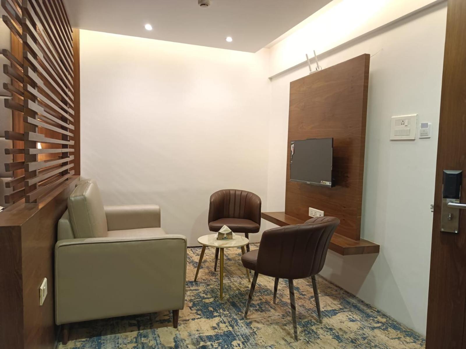 Hotel Dakshin Grandeur Νάβι Μουμπάι Εξωτερικό φωτογραφία