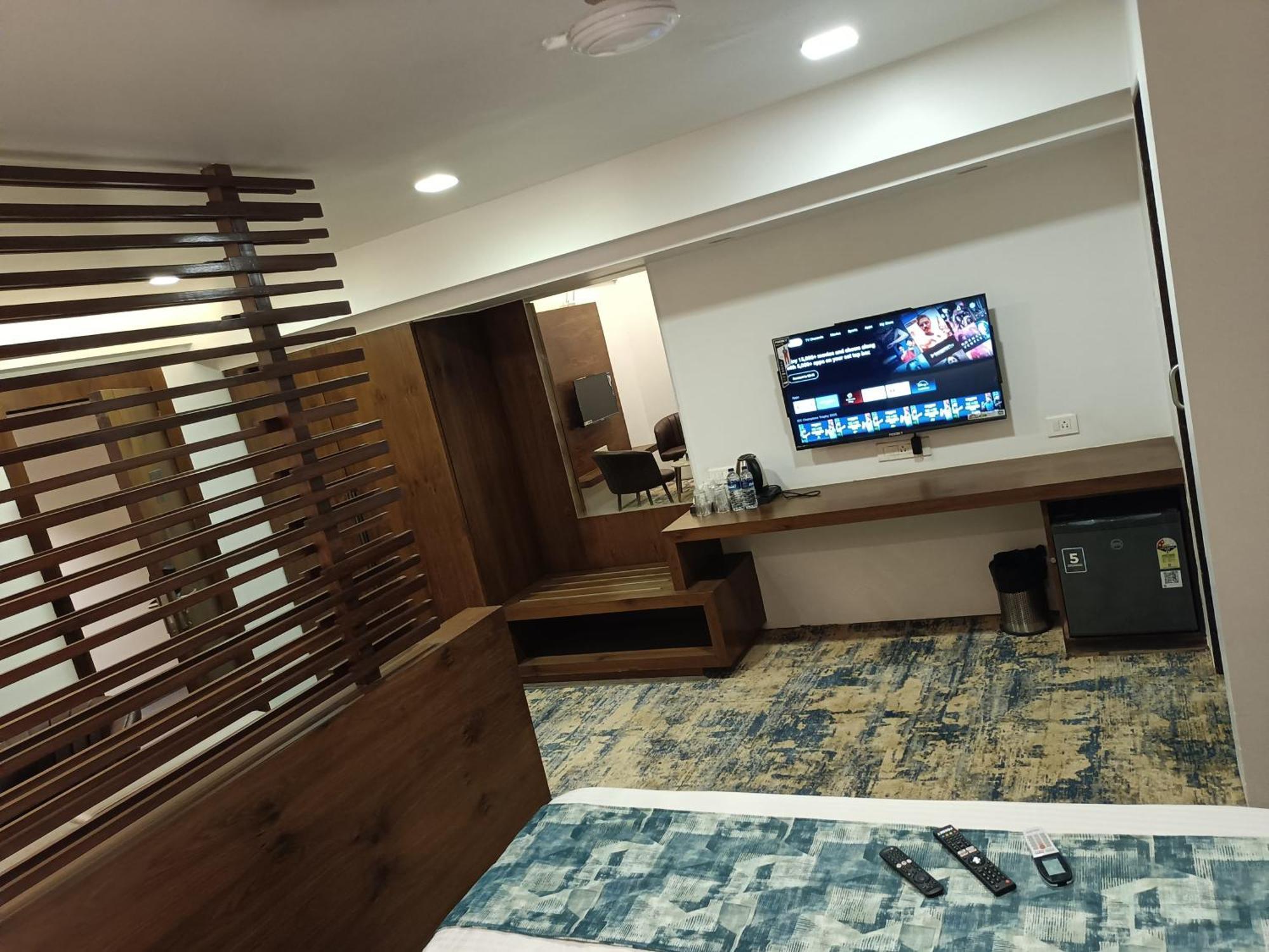Hotel Dakshin Grandeur Νάβι Μουμπάι Εξωτερικό φωτογραφία