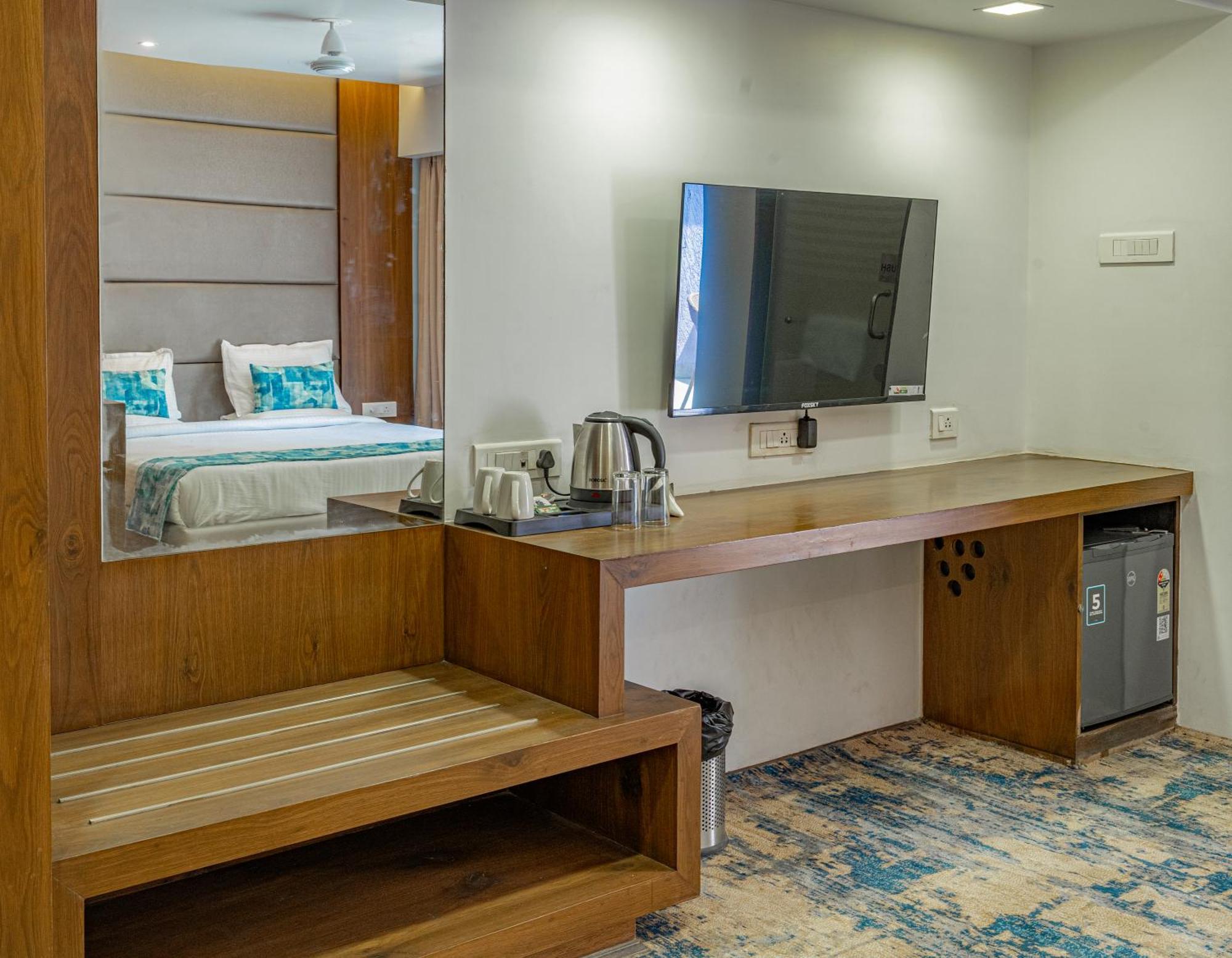 Hotel Dakshin Grandeur Νάβι Μουμπάι Εξωτερικό φωτογραφία